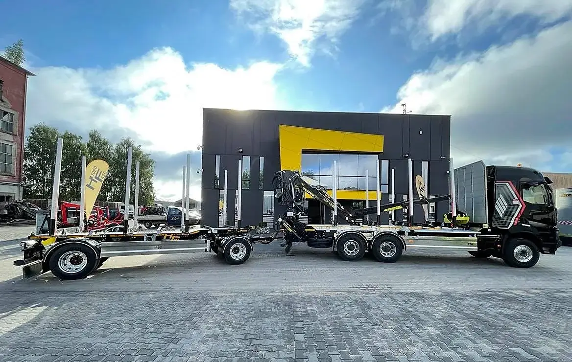 Renault Trucks K 520 z załadunkiem drewna