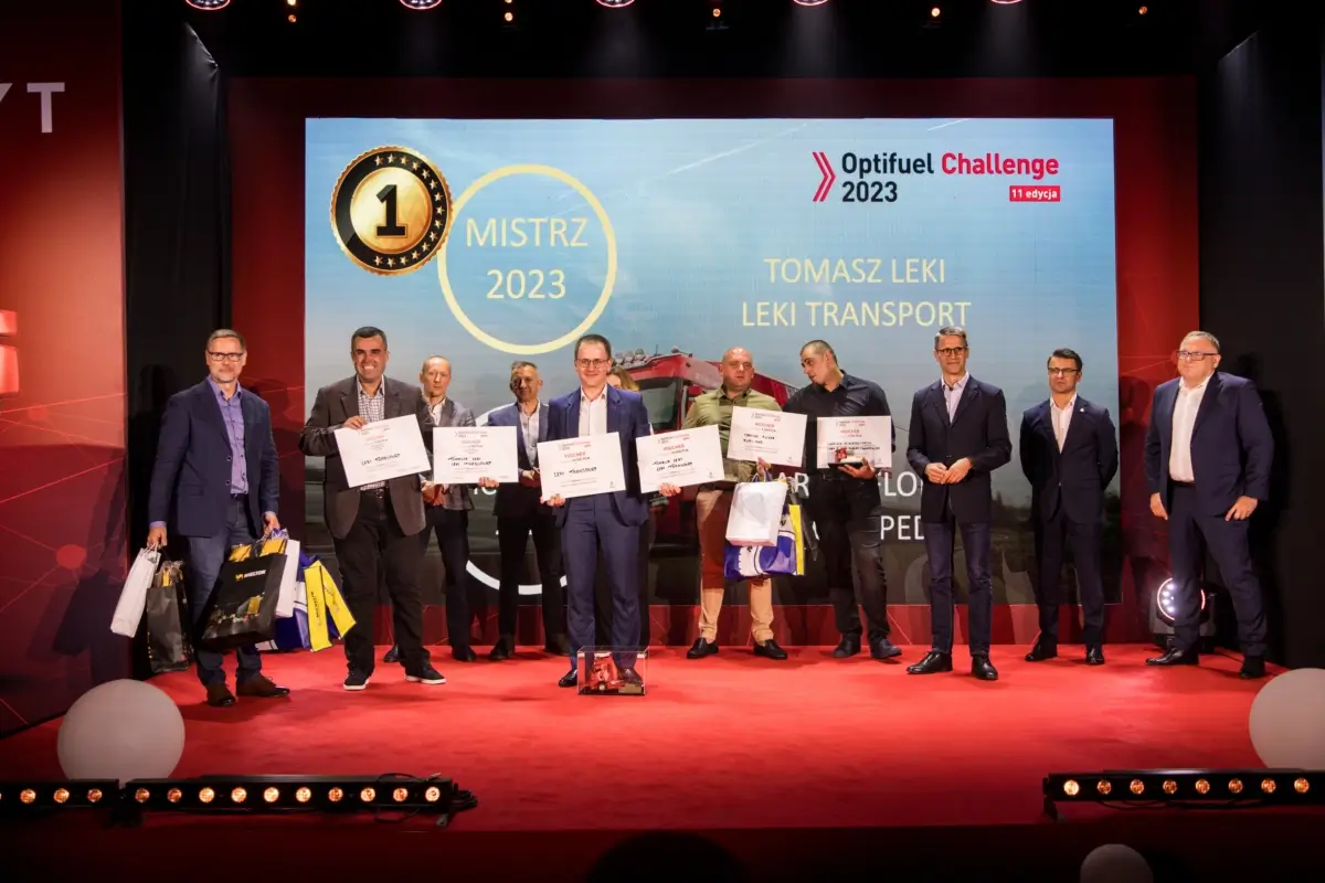 Uczestnicy finału Optifuel Challenge 2023 na lotnisku w Bednarach
