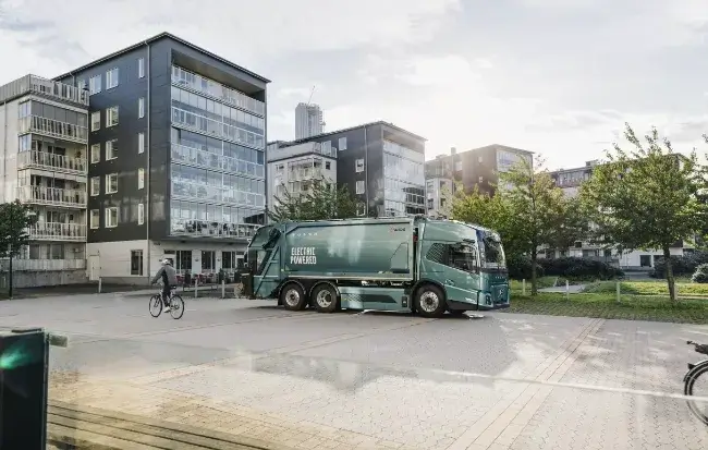 Volvo FM Low Entry: zoptymalizowana ciężarówka elektryczna dla transportu miejskiego