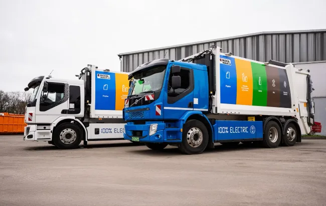 Pierwsze w pełni elektryczne śmieciarki Volvo Trucks w Warszawie – krok w stronę czystego transportu