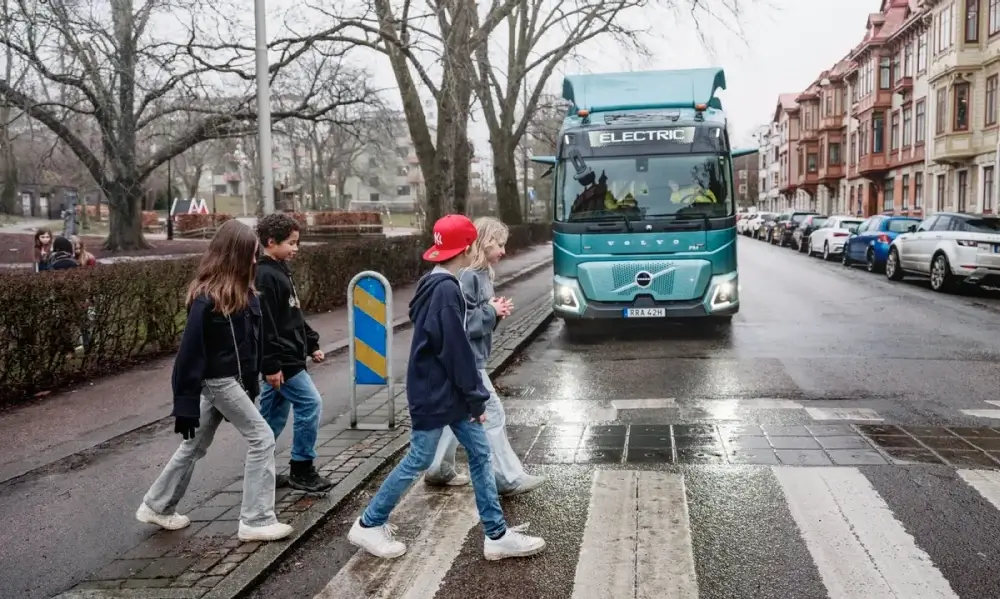 Volvo Trucks Safety Zones