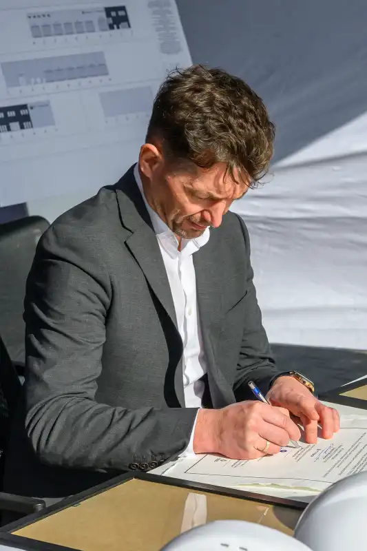 Uroczystość wmurowania kamienia węgielnego TT-Truck